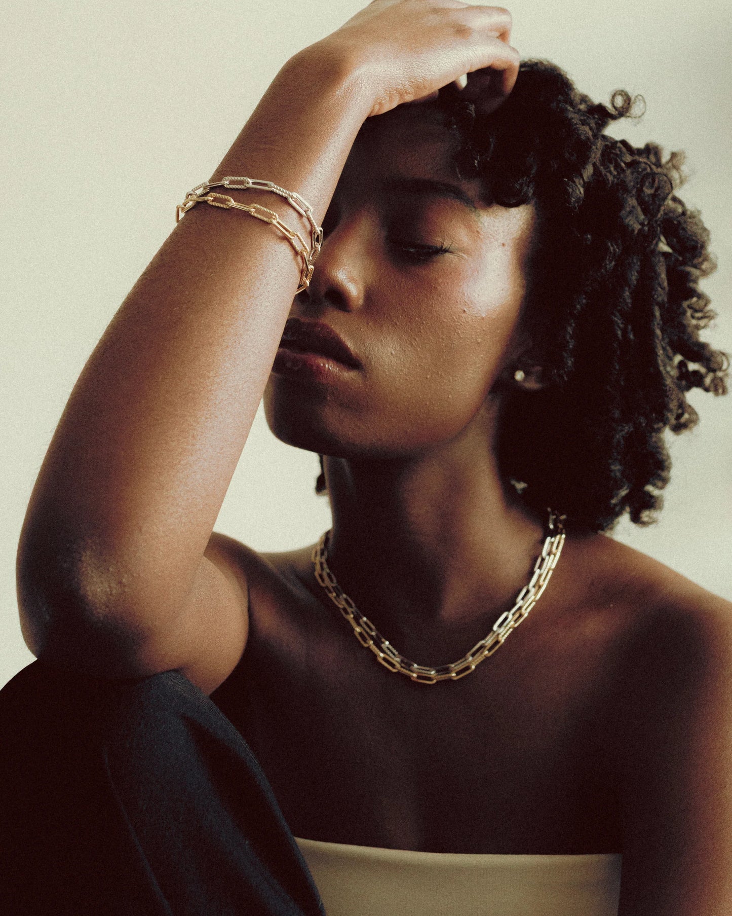 Modern Gold Chain Necklace by Goldmacher – Bold Chain worn by model as a standout layering piece