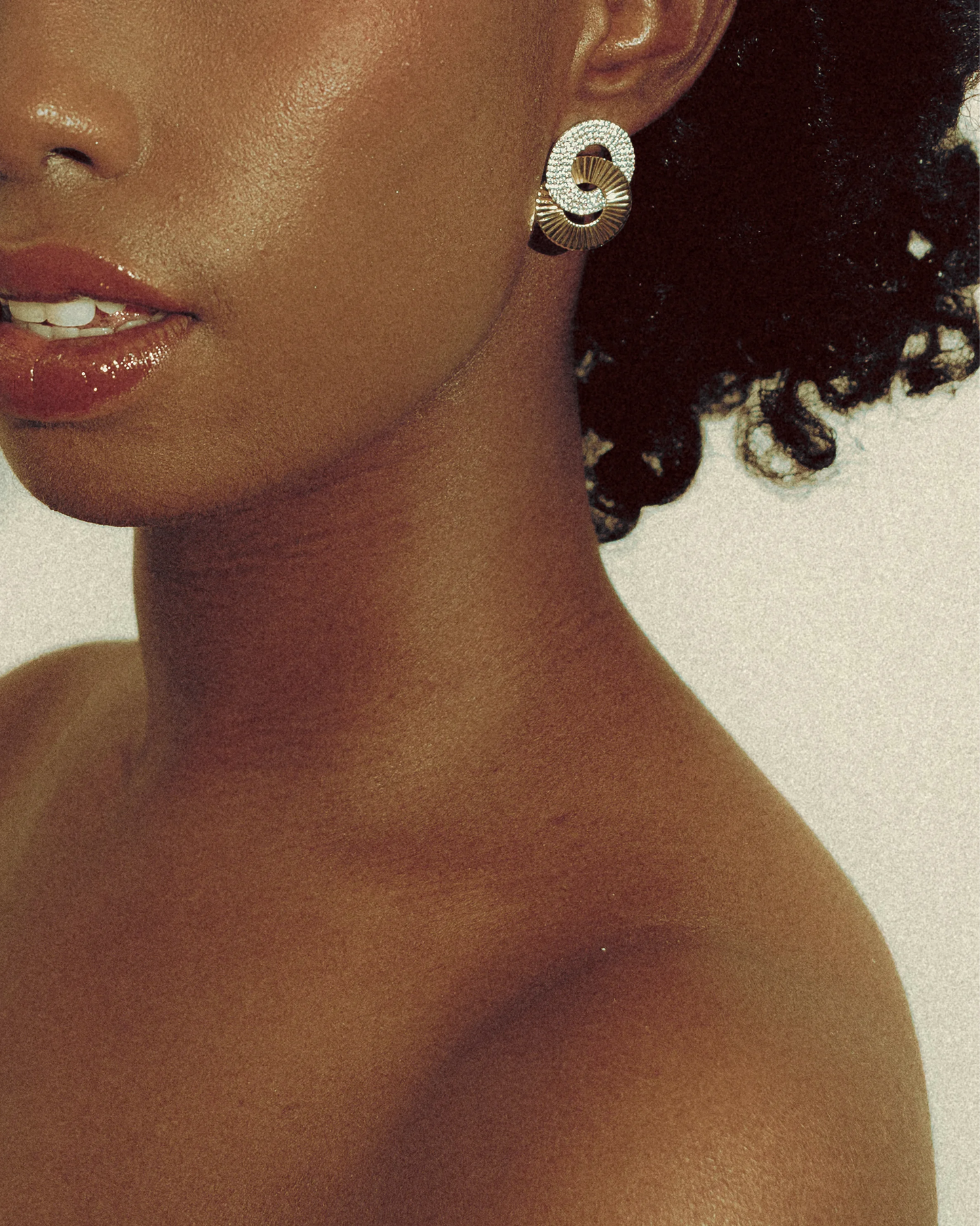 Goldmacher Double Deluxe Earrings – Interlocking two-tone earrings worn by model for a bold, modern look