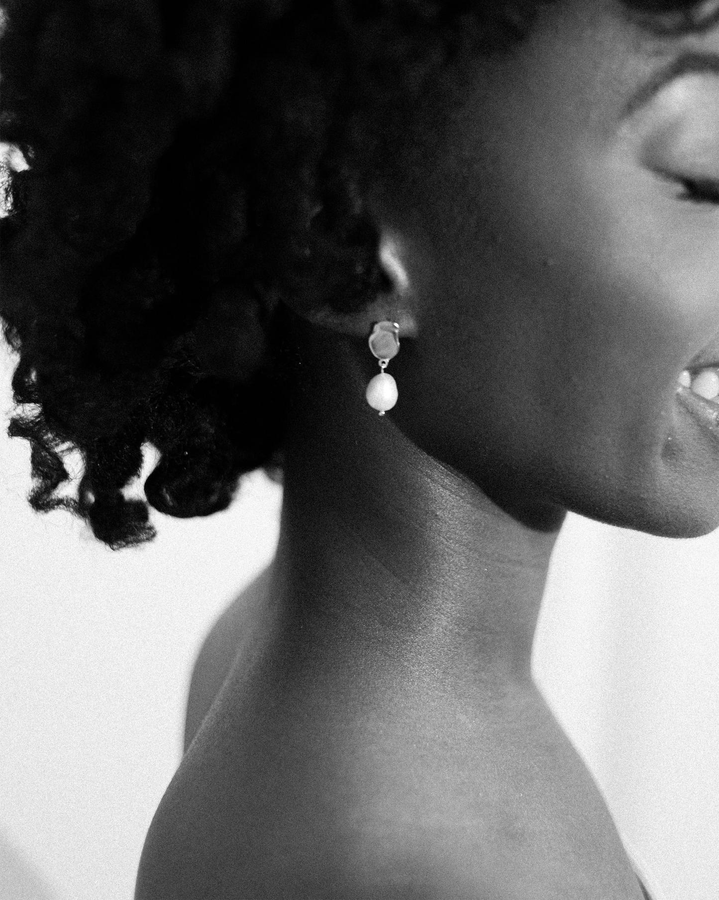 Goldmacher Drift Pearl Earrings – Organic drop earrings with natural pearl detail styled on model for a refined look
