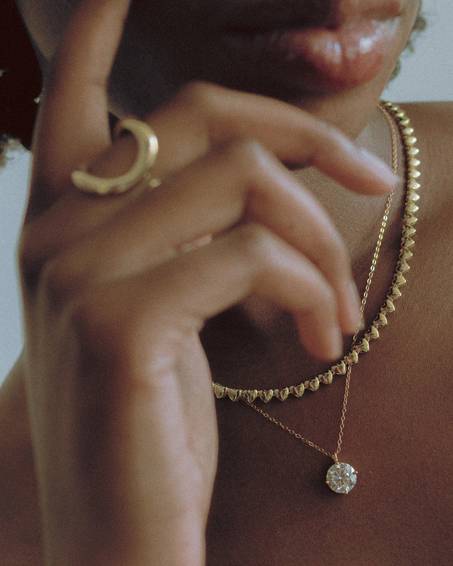 Gold Heart Necklace by Goldmacher – Model wearing heart-linked necklace with polished finish for modern everyday wear