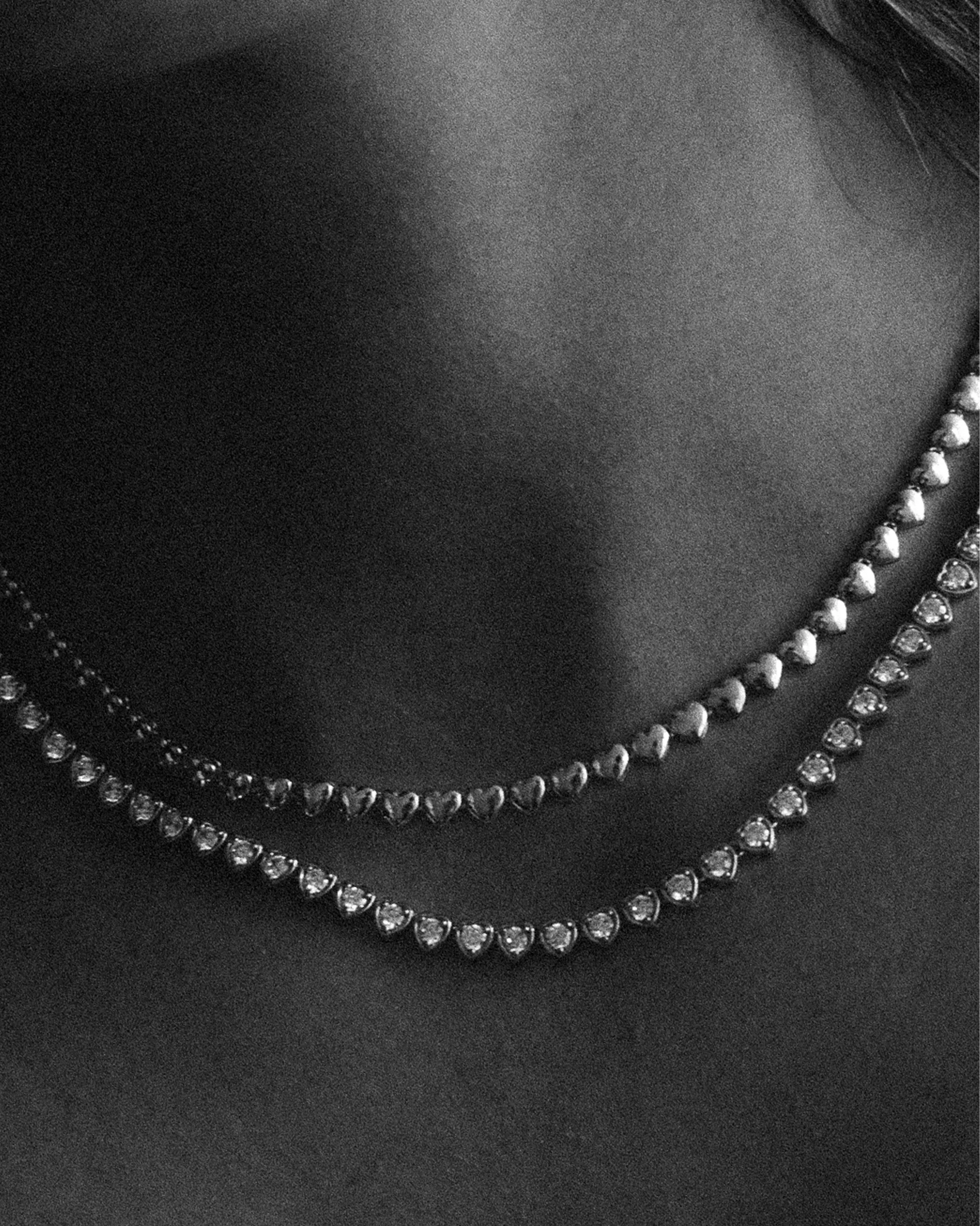 Goldmacher Lover’s Line Necklace – Romantic silver heart chain styled on model with soft, elegant neckline fit