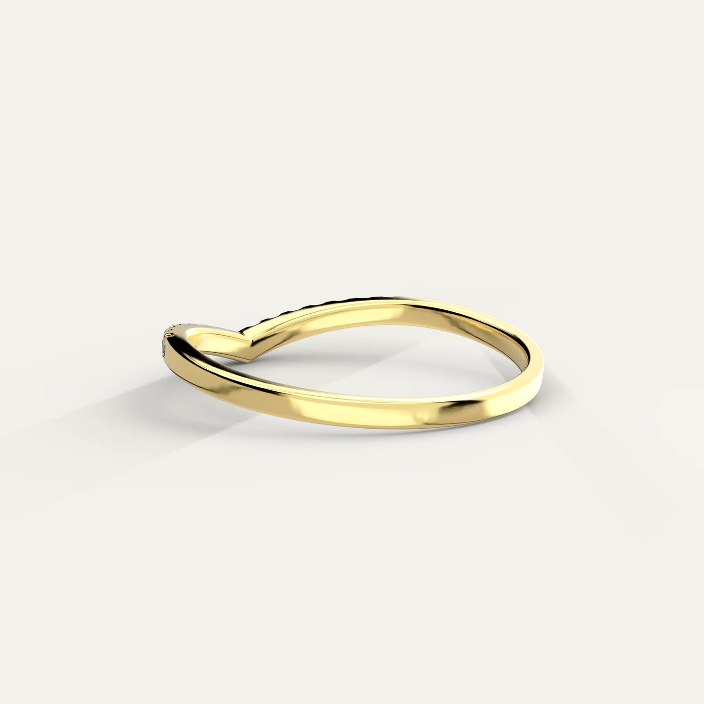 Goldmacher Lynx 18k Gold V-Ring – Hypoallergenic Pavé Moissanite for Sensitive Skin and Durable Everyday Luxury.