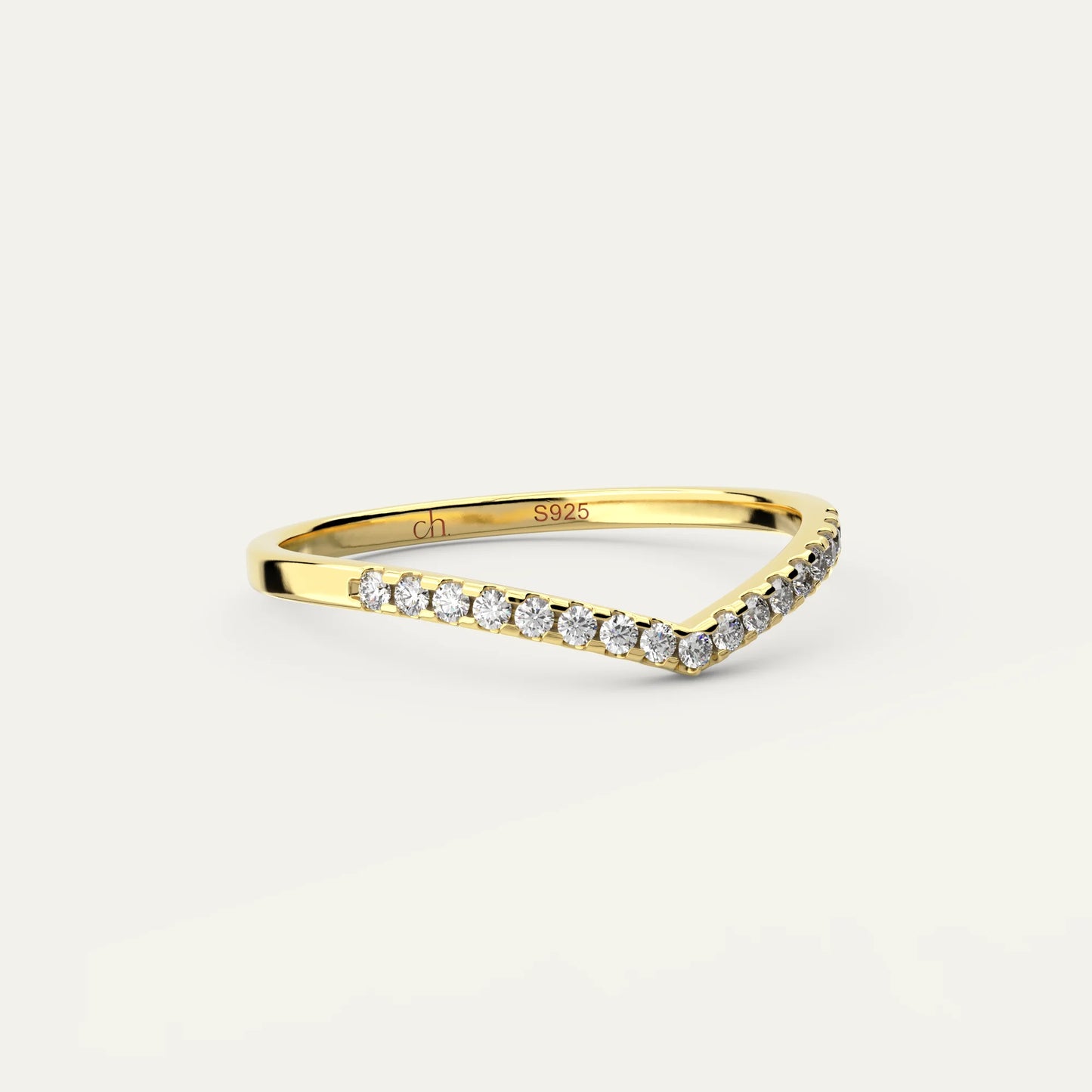 Goldmacher Lynx 18k Gold Pavé Moissanite Wedding Band – Unique V-Shape Design for Bridal Stacking or Anniversary Gifts.