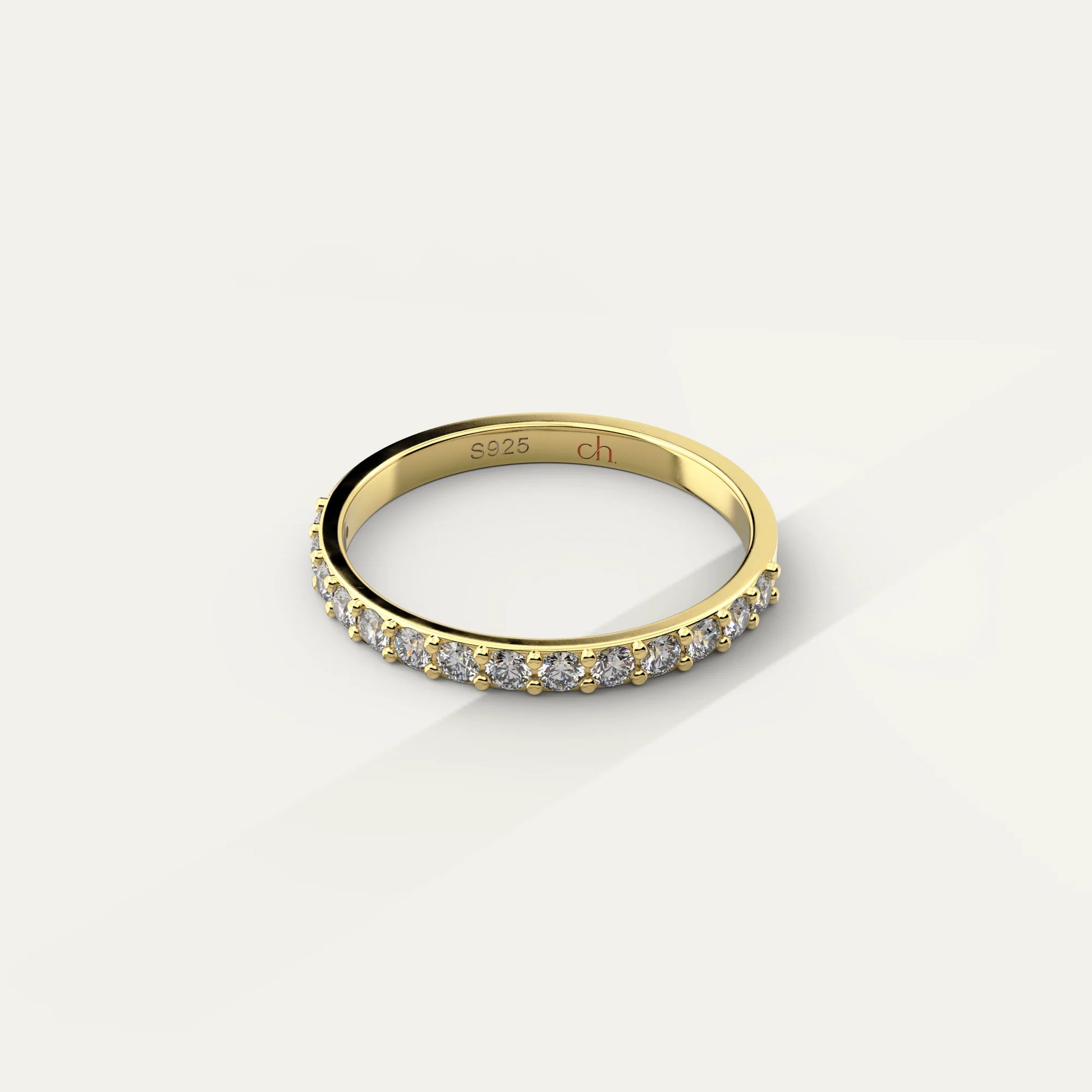 Goldmacher Mensa 18k Gold Pavé Moissanite Ring – Ethical Diamond Alternative with Hypoallergenic, Timeless Sparkle for Daily Wear.