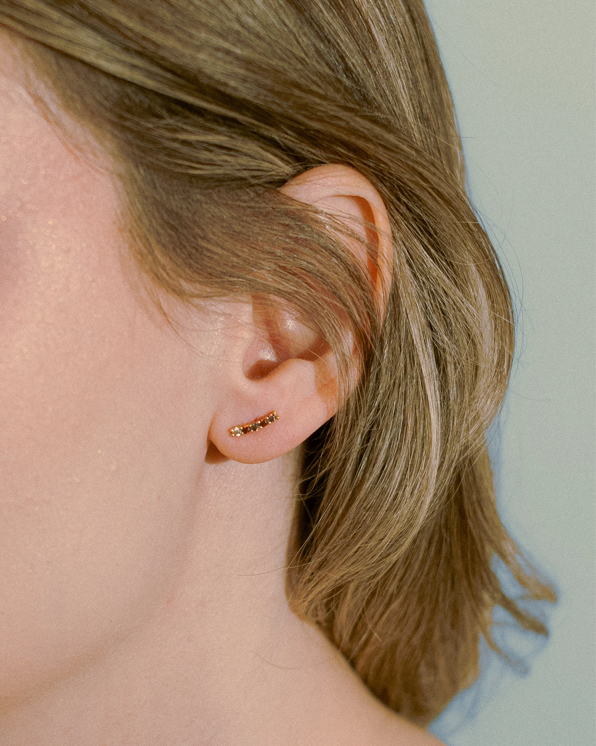 Mocha Mousse Earrings by Goldmacher – 18K gold-plated earrings with champagne and amethyst zirconia shown on model for a soft, elegant look