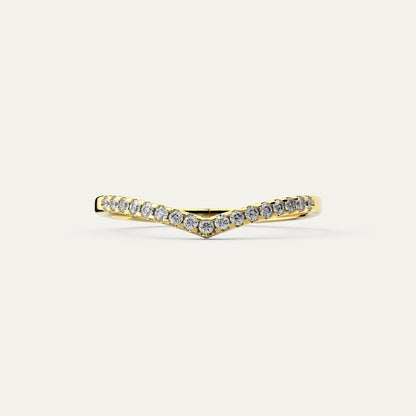 Goldmacher Lynx 18k Gold V-Shaped Ring – Pavé-Set Moissanite Stones for Modern, Geometric Elegance and Timeless Stacking.
