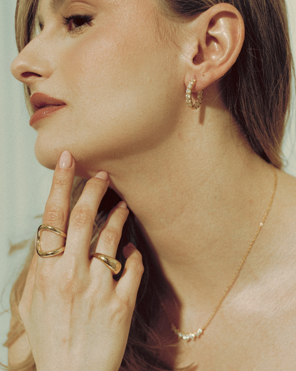 Swirl Ring by Goldmacher – Contemporary open-shape gold ring styled on model for a minimal luxe look