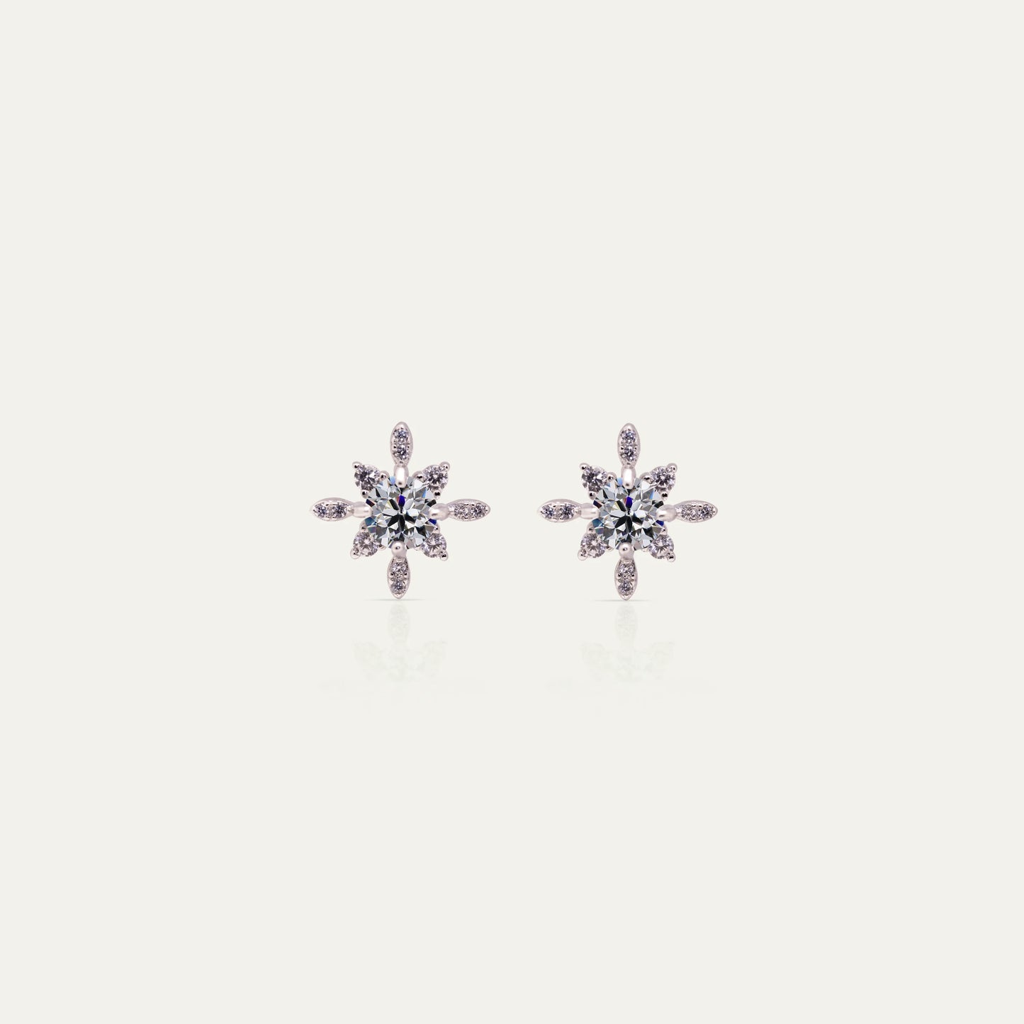 Goldmacher Vega star-shaped moissanite stud earrings in 925 silver with a round center stone