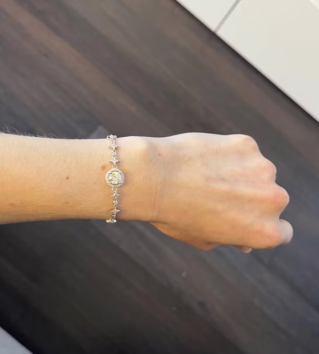 Customer wearing Goldmacher Lyric bracelet